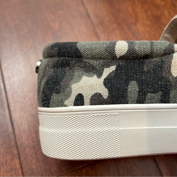 Steve Madden Women’s “Gills” Platform Sneakers, Camo Vegan Canvas SlipOns, Size8 - Picture 9 of 13